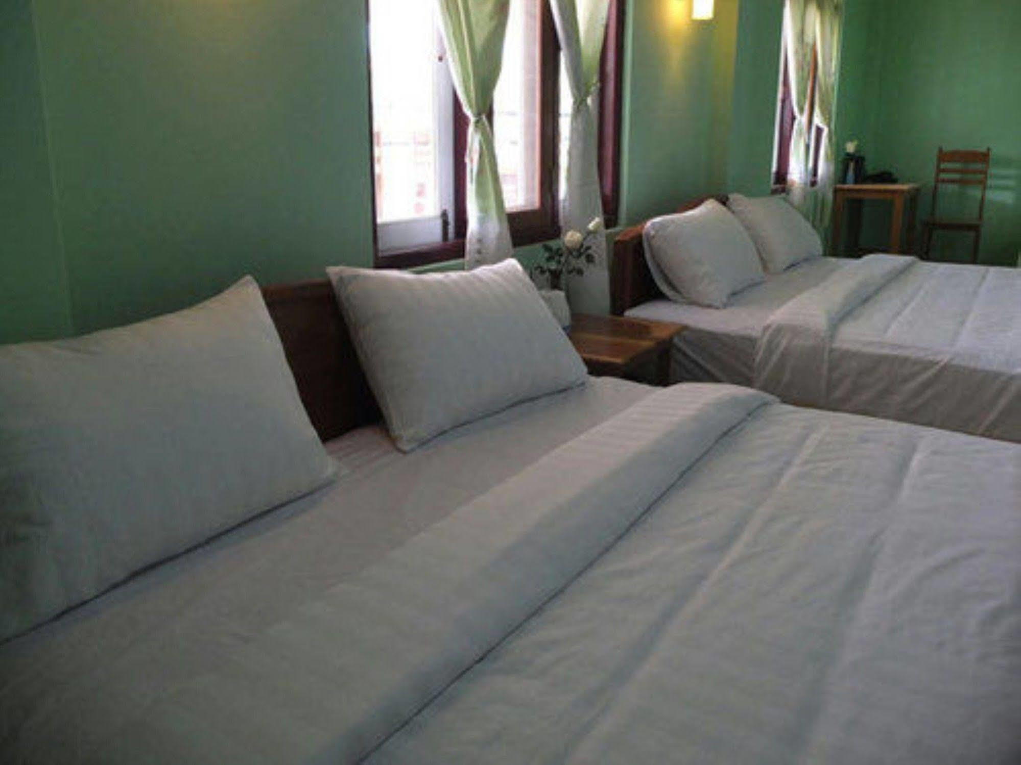 Railroad Hotel กาลอว์ ภายนอก รูปภาพ