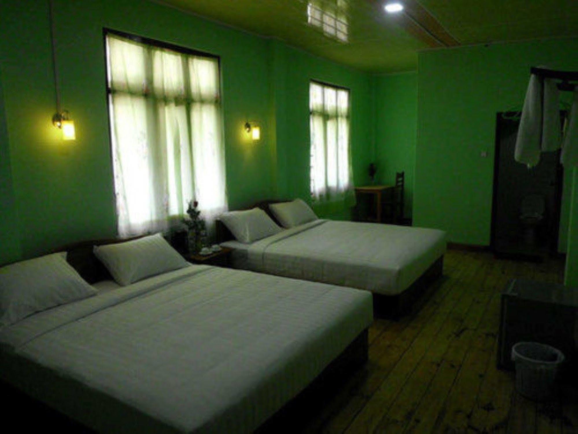Railroad Hotel กาลอว์ ภายนอก รูปภาพ