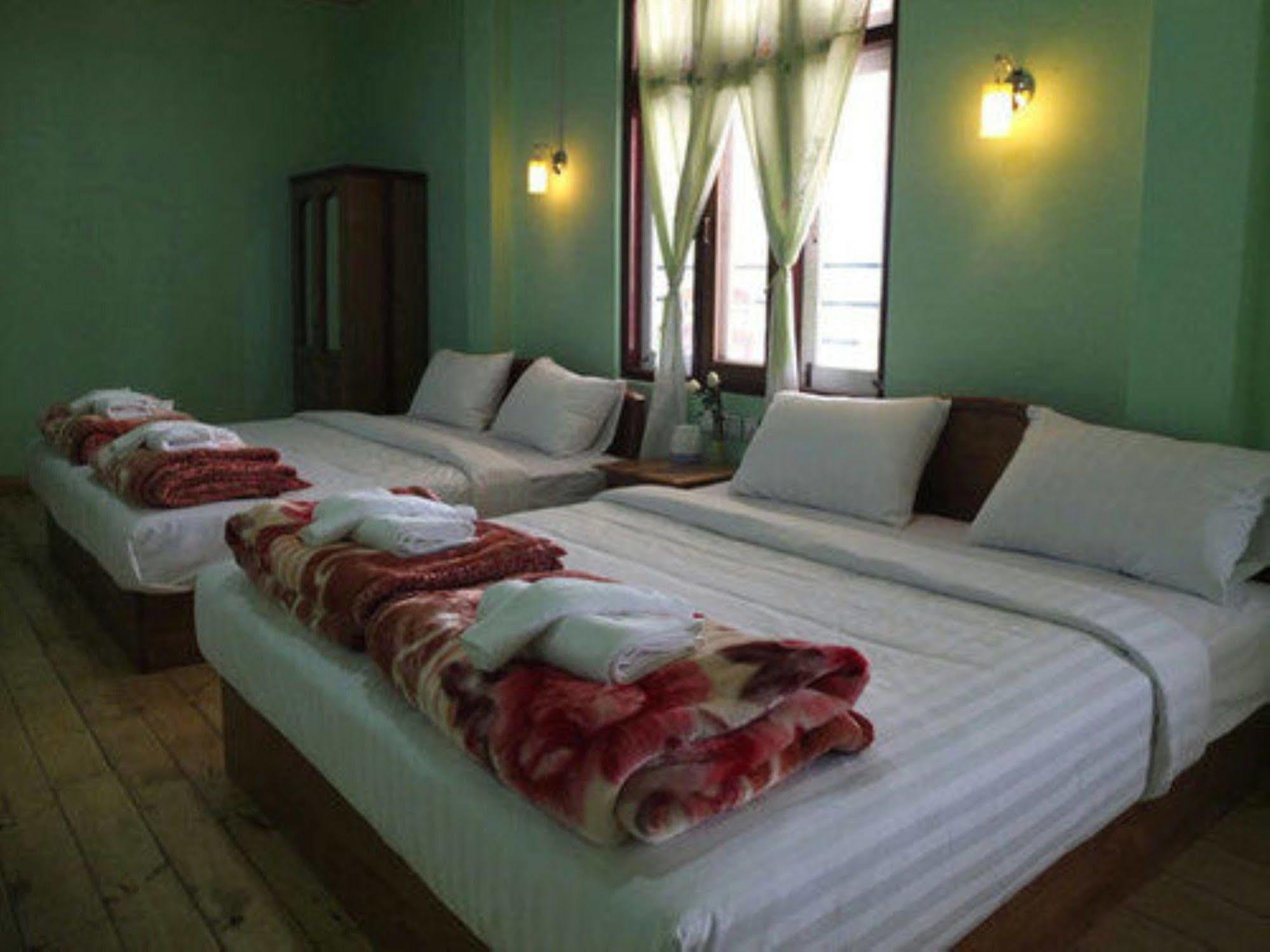 Railroad Hotel กาลอว์ ภายนอก รูปภาพ
